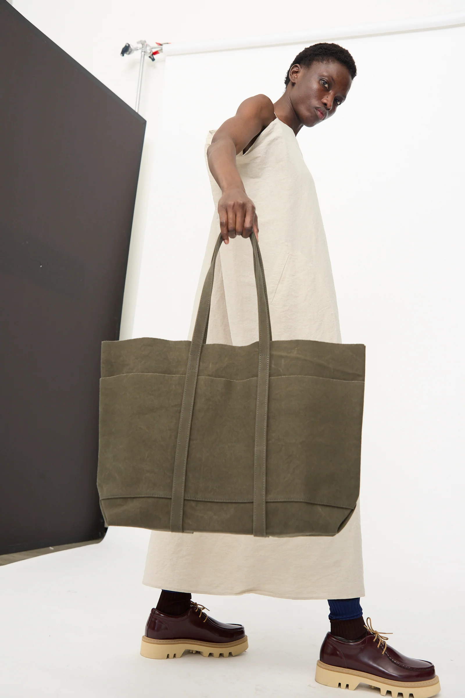 Washed Canvas 6 Pockets Medium Tote in Olive - Image 3