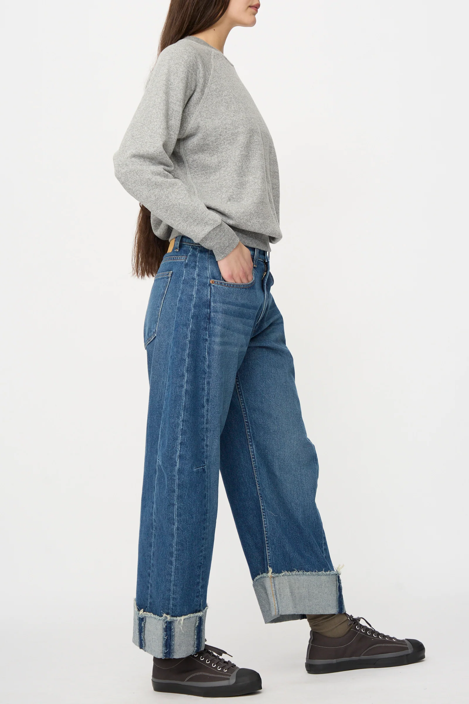 Relaxed Cuffed Lasso Jean in Cate Wash - Image 4