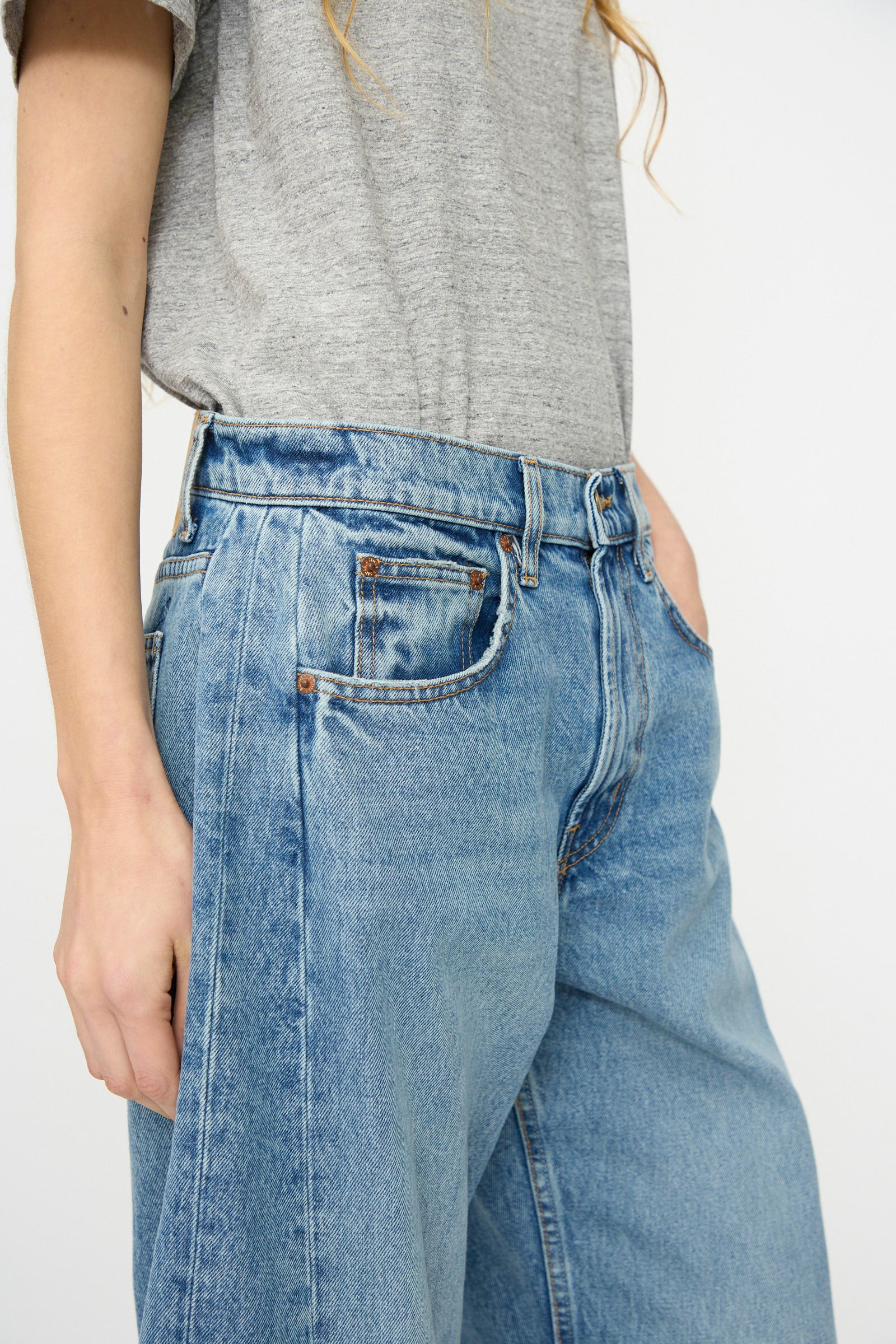 Relaxed Cuffed Lasso Jean in Jane Wash - Image 3