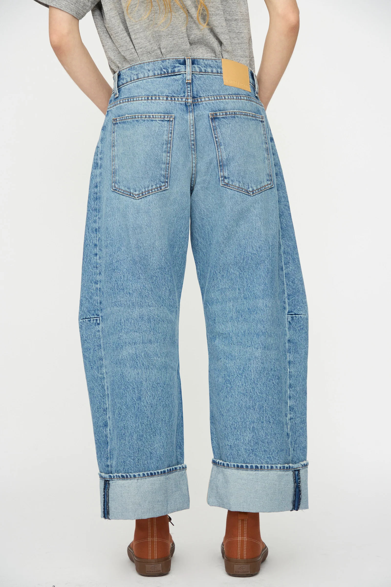 Relaxed Cuffed Lasso Jean in Jane Wash - Image 6