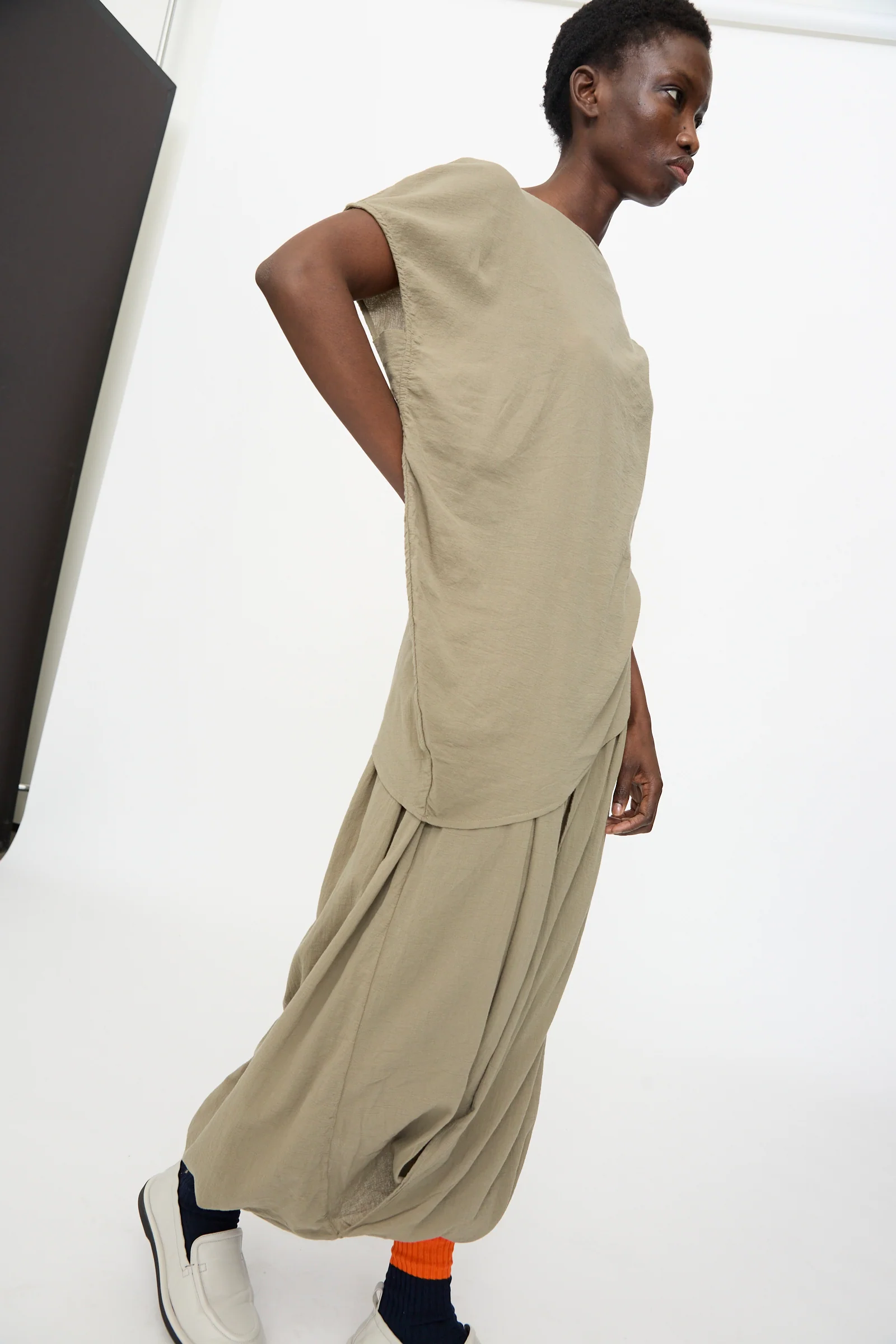 Asymmetric Top in Cement - Image 5