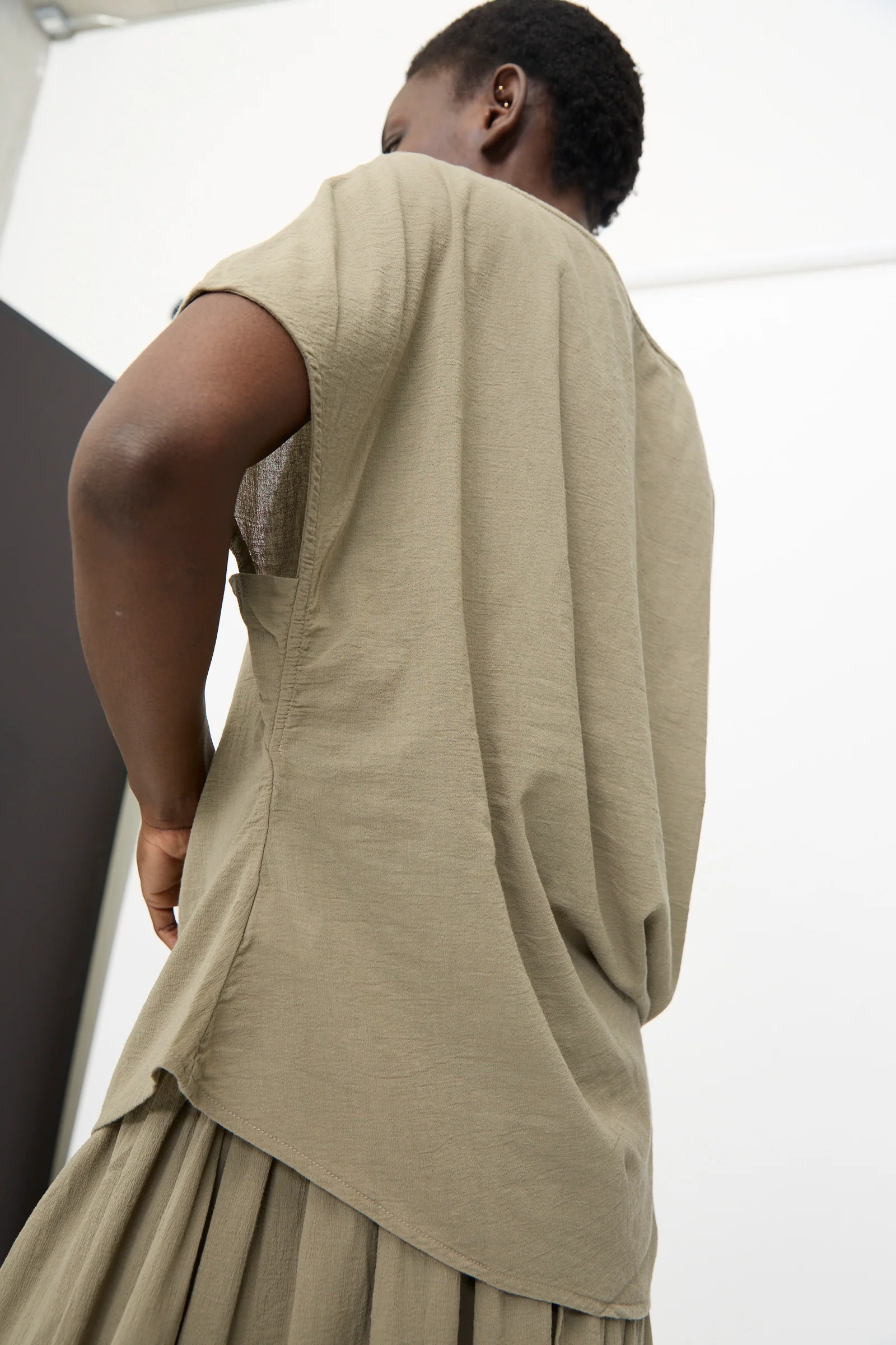 Asymmetric Top in Cement - Image 6