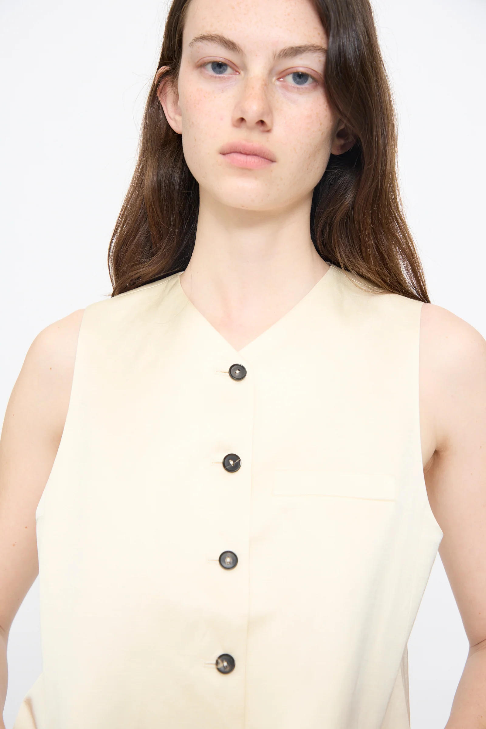Satin Tailored Vest in Marfil - Image 3