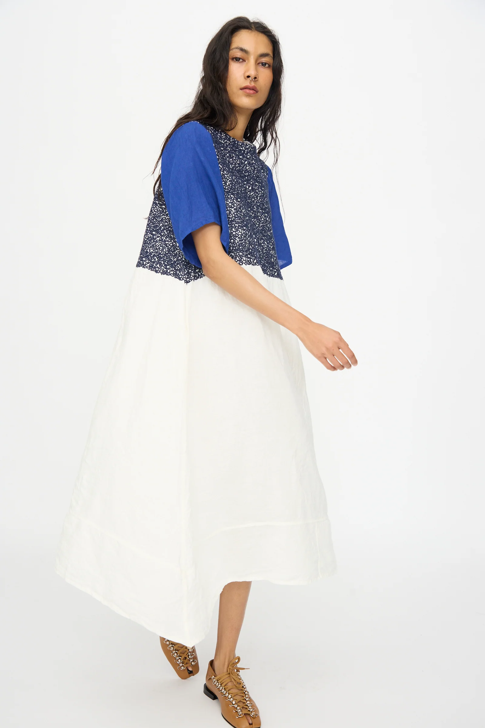 French Linen La Pucelle Dress in Off White Navy Stitch - Image 4