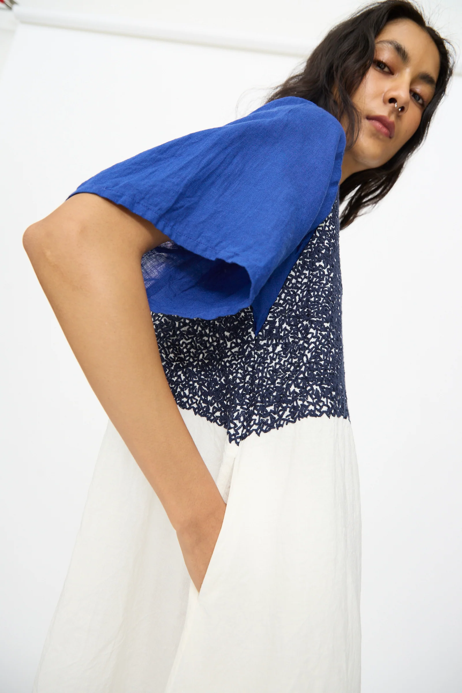 French Linen La Pucelle Dress in Off White Navy Stitch - Image 5