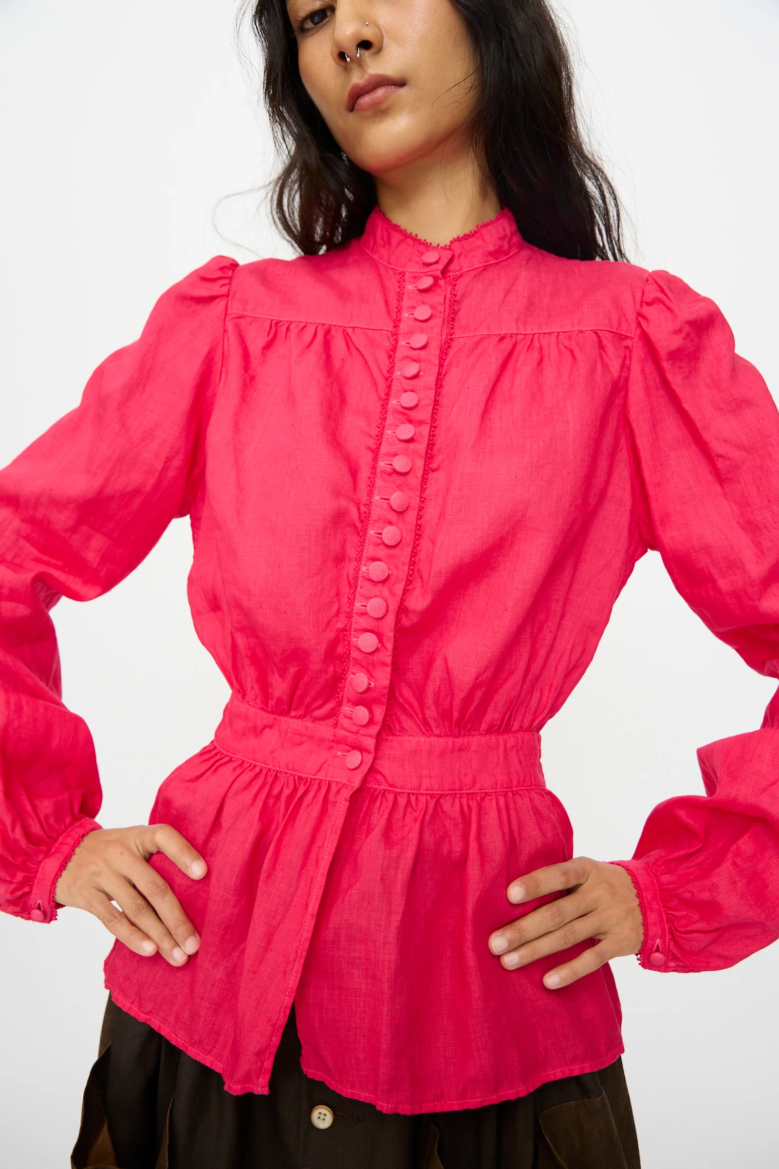 Linen Réplique de Chemise Victorienne in Cherry Red - Image 6