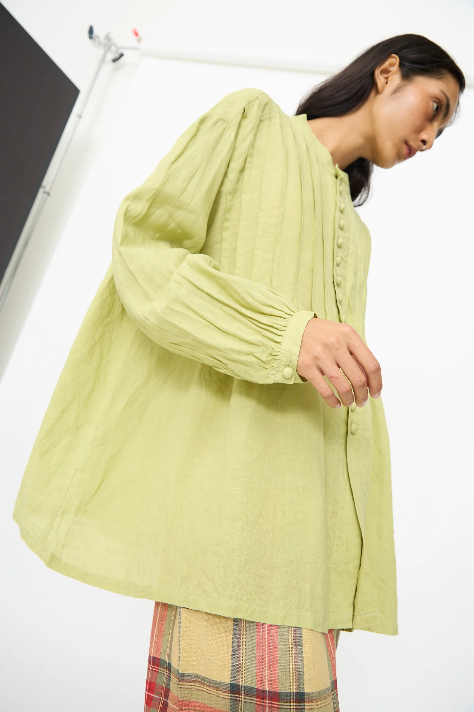 French Linen Shirt in Pistachio - Image 5