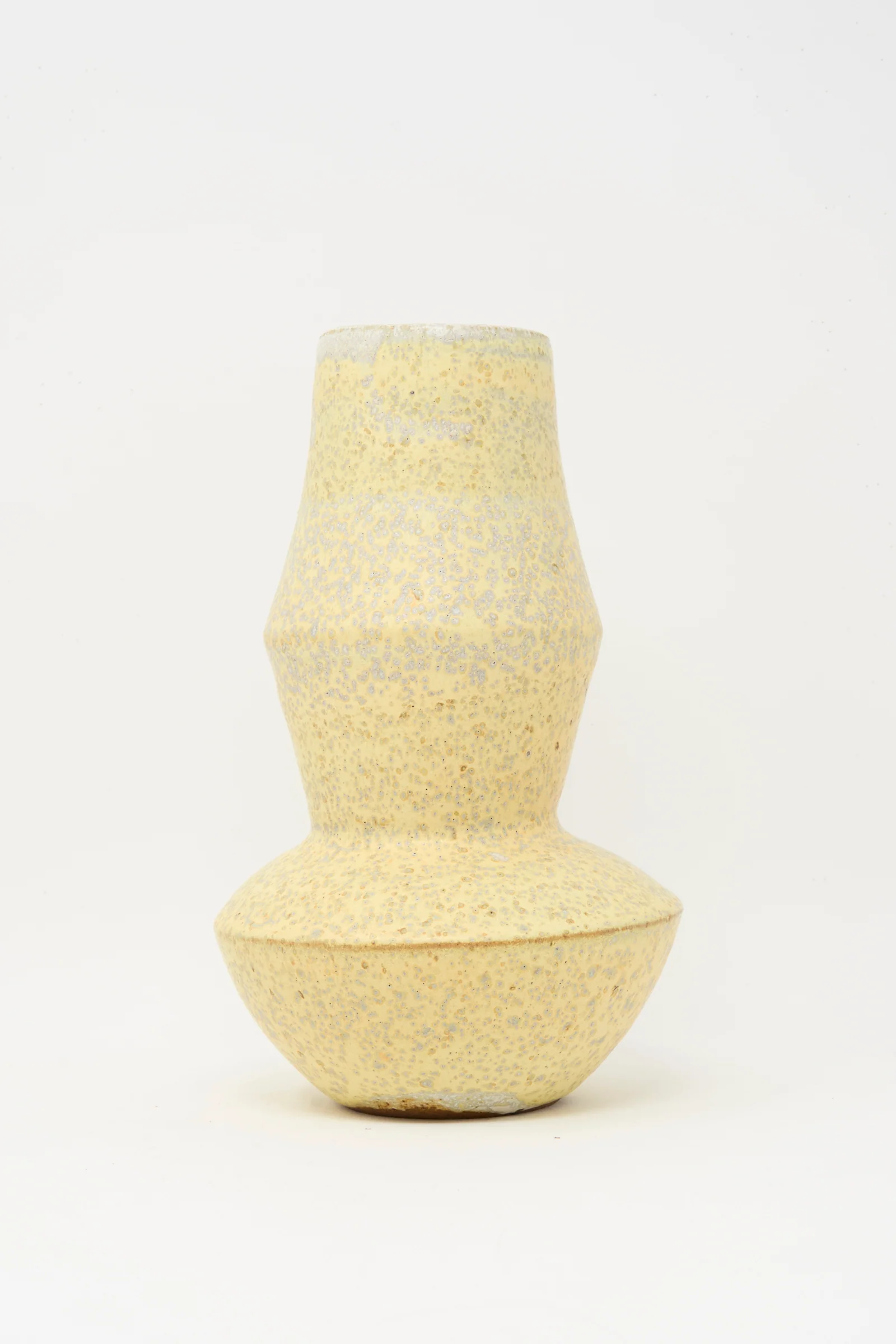 Shaped Vase in Eggshell Speckle