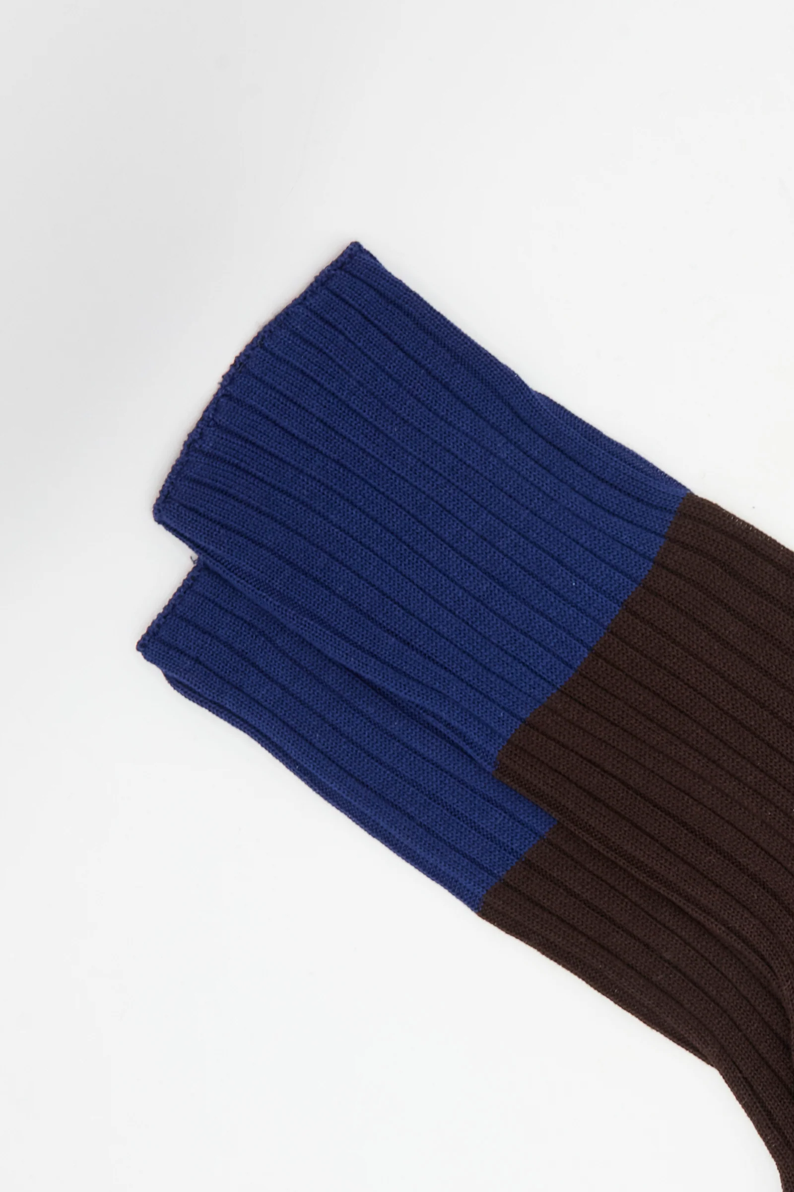 Ribbed Cotton Four Socks in Dark Blue and Cacao - Image 2
