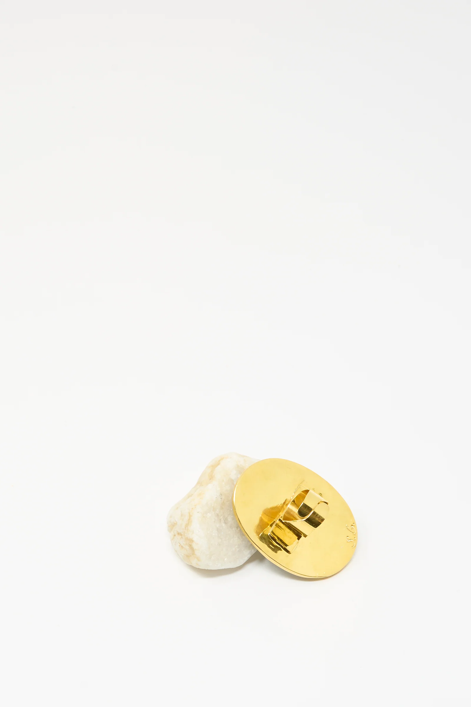 Oval Ring in Black with White Flower - Image 4
